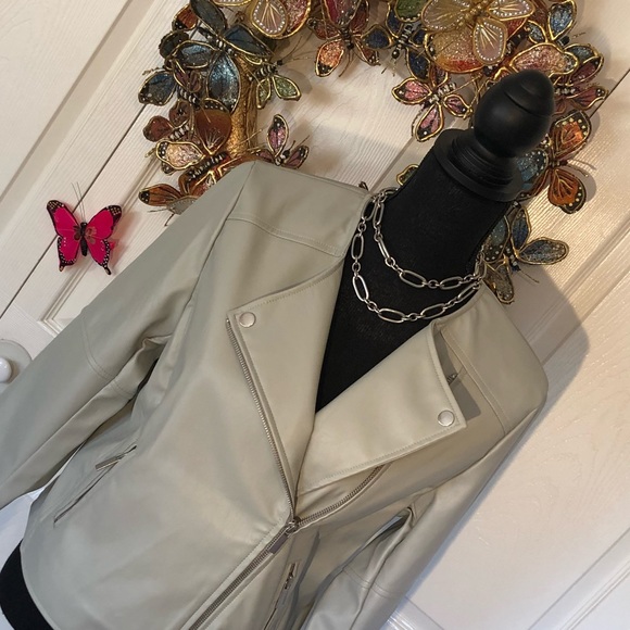 💼 Bagatelle Pearl Gray Moto Jacket - Picture 10 of 15